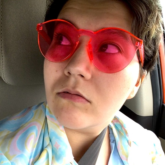 Meet your Posher, Tina! - Picture 3 of 5